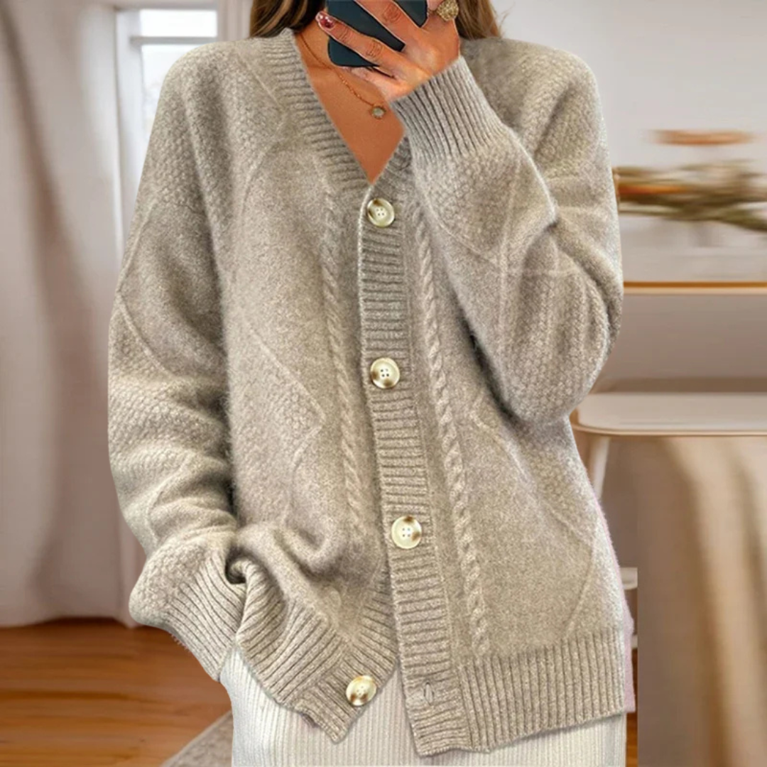 Éloise - Cozy Cable-Knit Cardigan